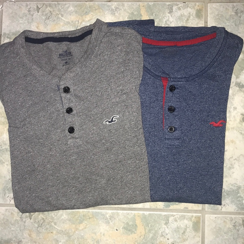 2 Men’s V-necks